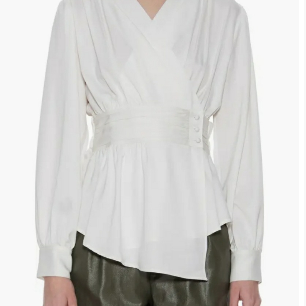 NWT-Gracia Satin feel blouse/top